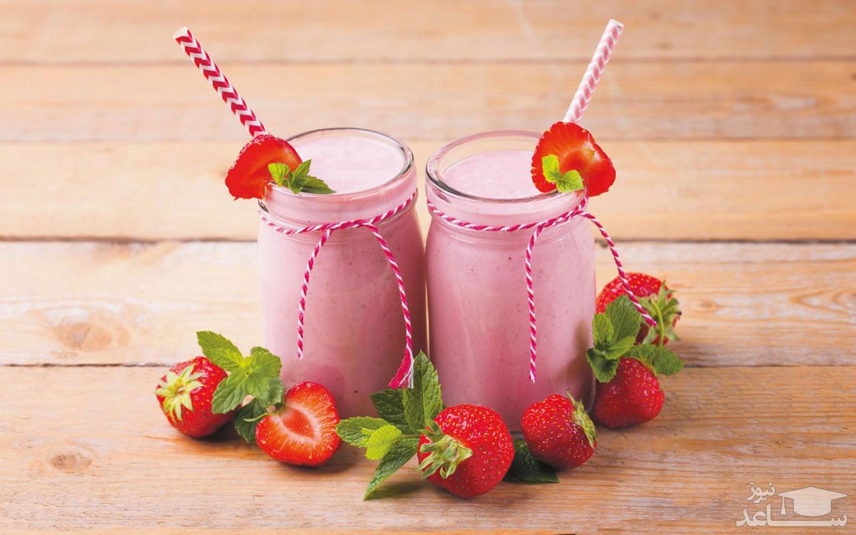 روش تهیه اسموتی توت فرنگی با شربت توت فرنگی