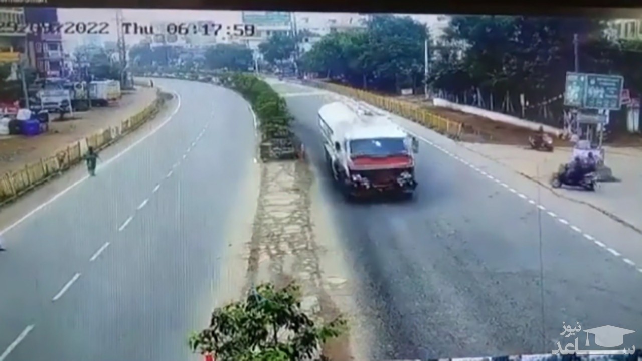 (فیلم) تصادف مرگبار موتور با کامیون 