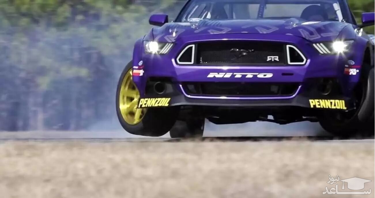 فرار و وحشت مردم از خطای ترسناک راننده ماشین لوکس + فیلم