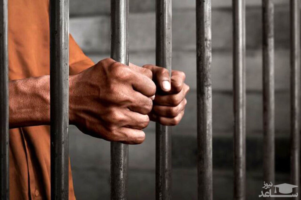 (فیلم ۱8+) لحظه هولناک قتل هم‌سلولی به خاطر اختلاف شخصی