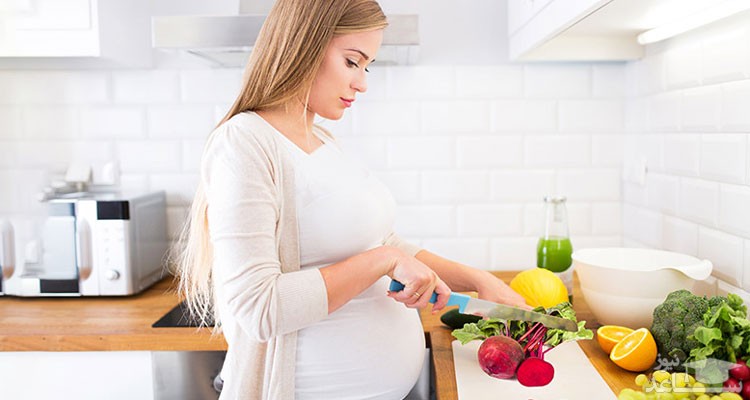 فواید و عوارض خوردن لبو و چغندر در دوران بارداری