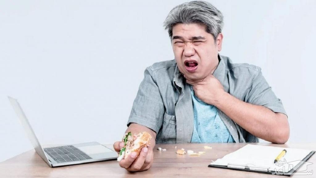 (فیلم) اگر لقمه در گلوی کسی گیر کرد این کارها را انجام دهید