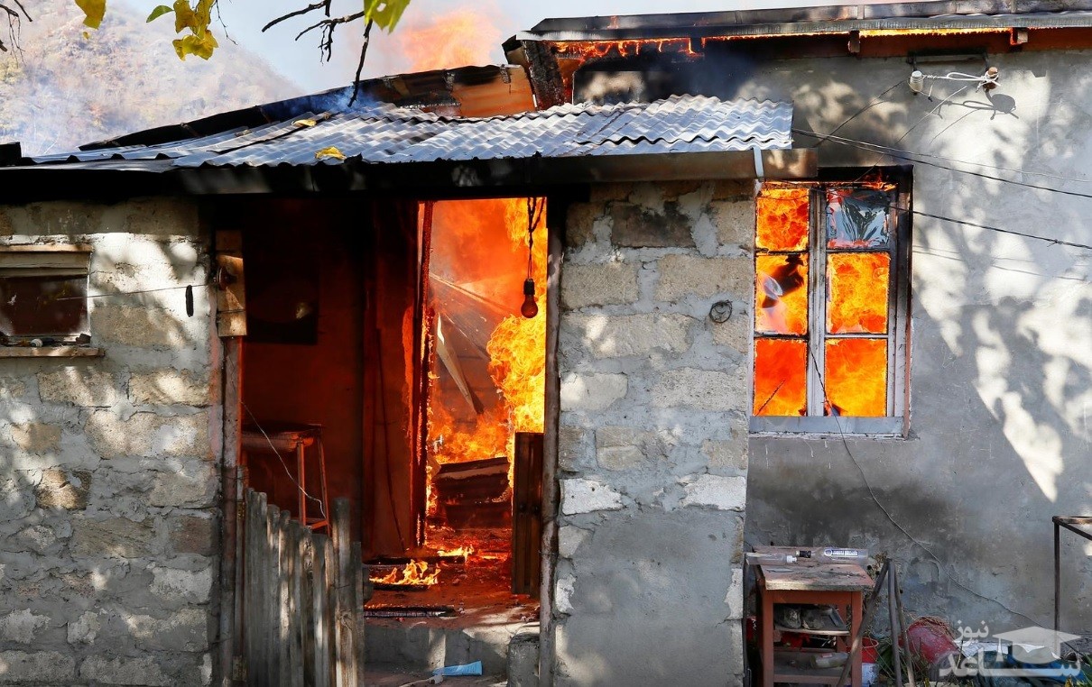 (فیلم) ارمنی‌ها قبل از تخلیه روستا خانه‌هایشان را آتش زدند