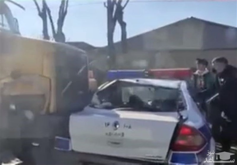ماجرای تصادف شدید کامیون با خودروی پلیس راهور پس از ورود به خط ویژه +فیلم