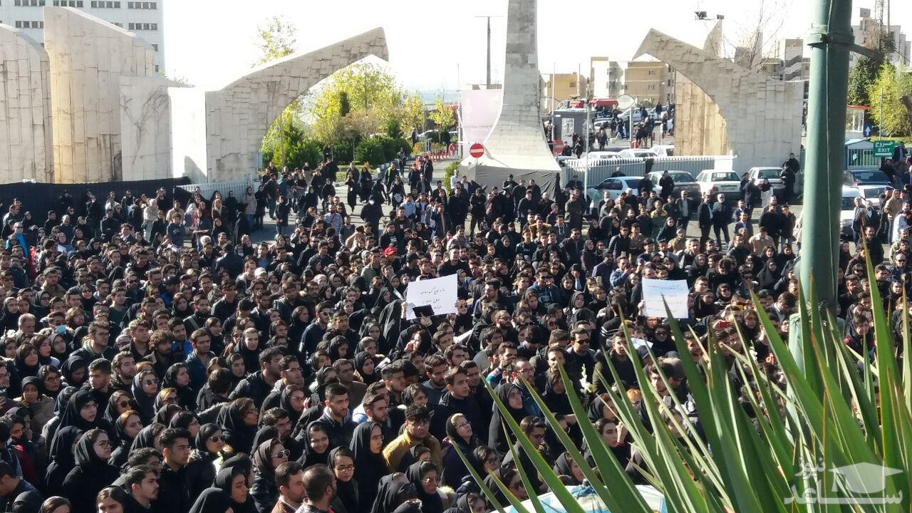 دانشجویان مانع سخنرانی معاون دانشگاه آزاد شدند