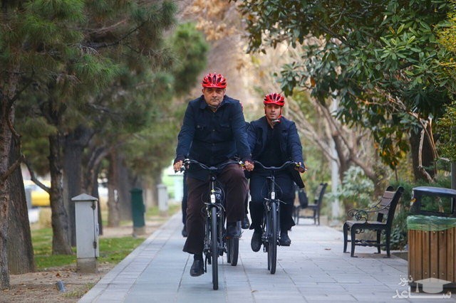 (عکس) «حناچی» با دوچرخه به محل کار خود رفت