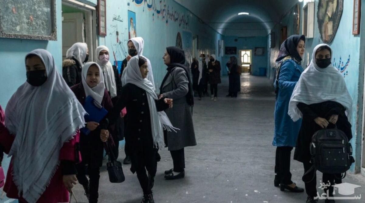 فیلم/ گریه تلخ دختر افغان پشت در بسته مدرسه