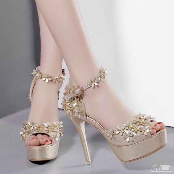 کفش مجلسی پاشنه بلند طلایی