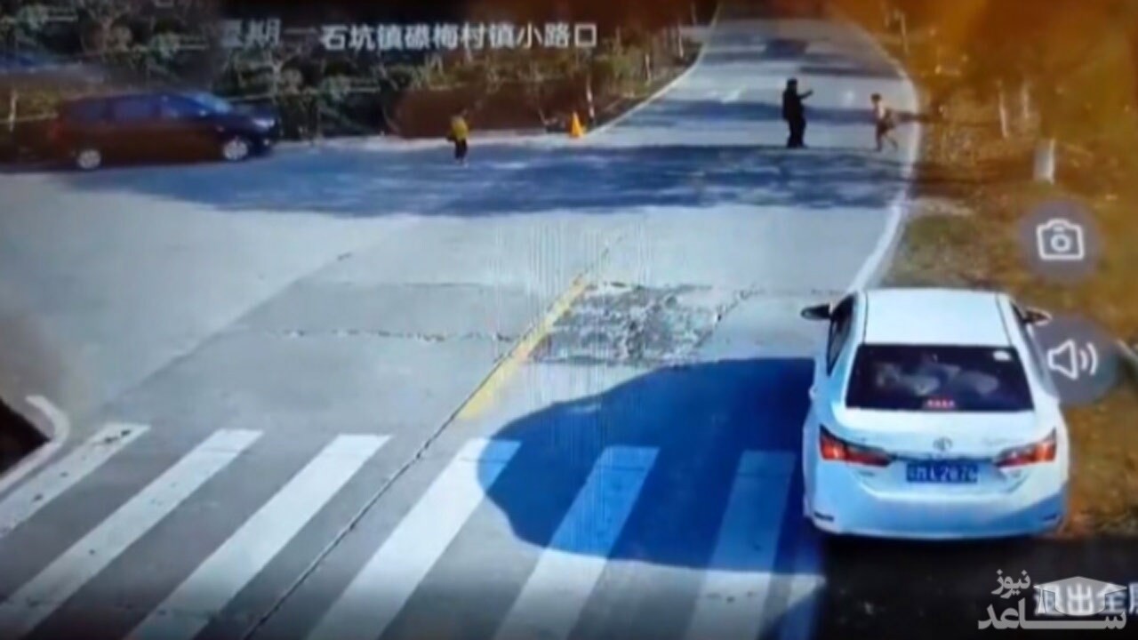 (فیلم) واکنش به موقع راننده هنگام دویدن یک کودک به وسط خیابان