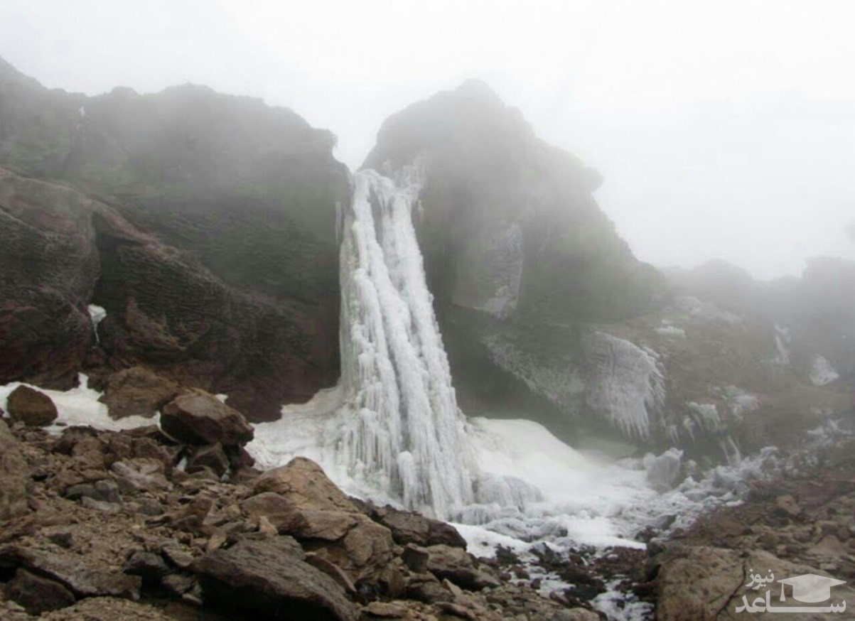 آبشار یخی نوا 