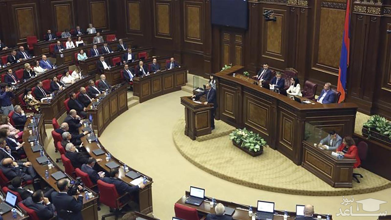 (فیلم) کتک کاری نمایندگان مجلس ارمنستان در صحن علنی