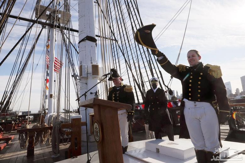 مراسم تحلیف سرهنگ دوم "بیلی فارل" نخستین فرمانده زن کشتی جنگی آمریکایی