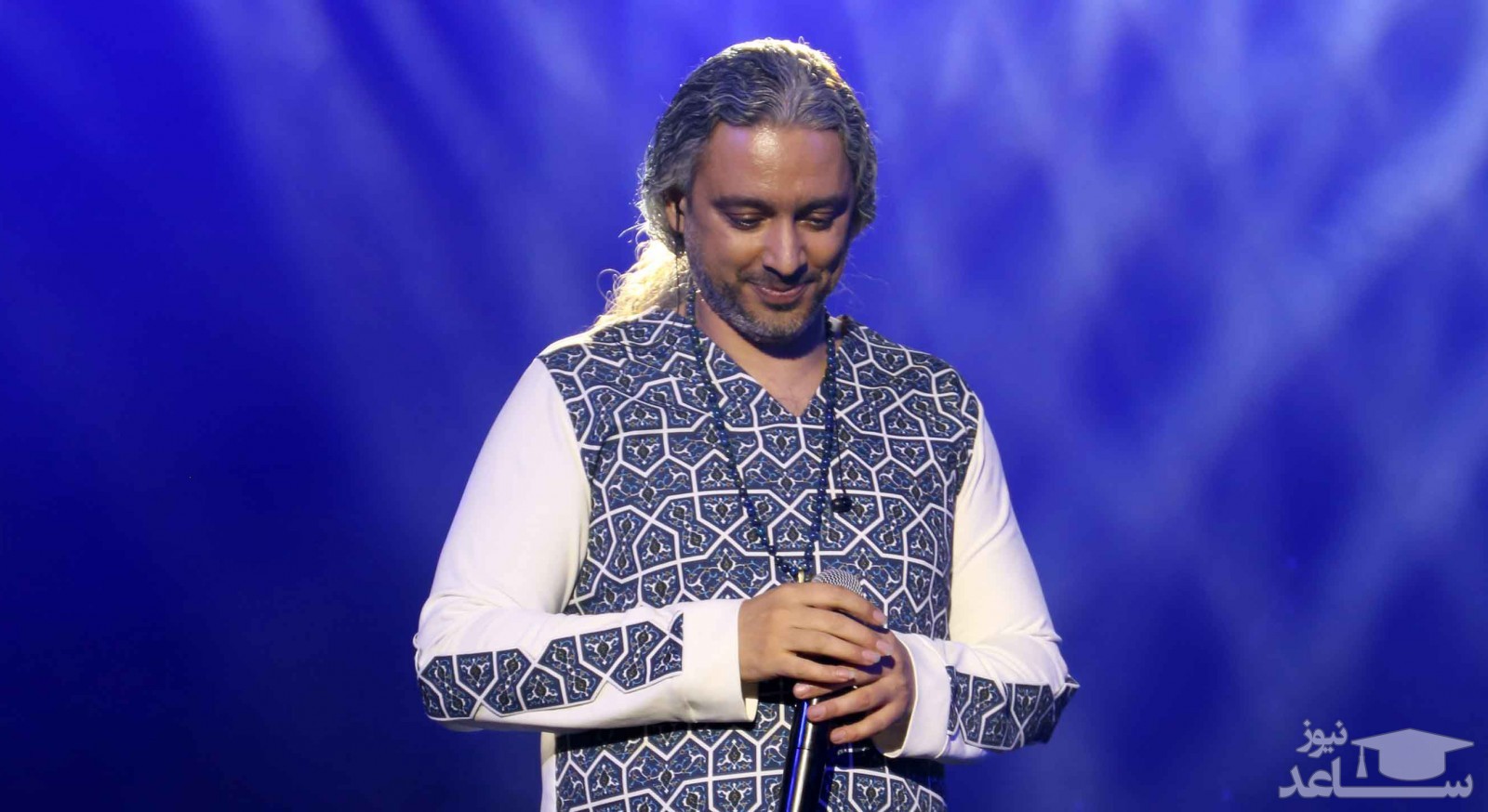 مازیار فلاحی در ماشین‌شخصی خود