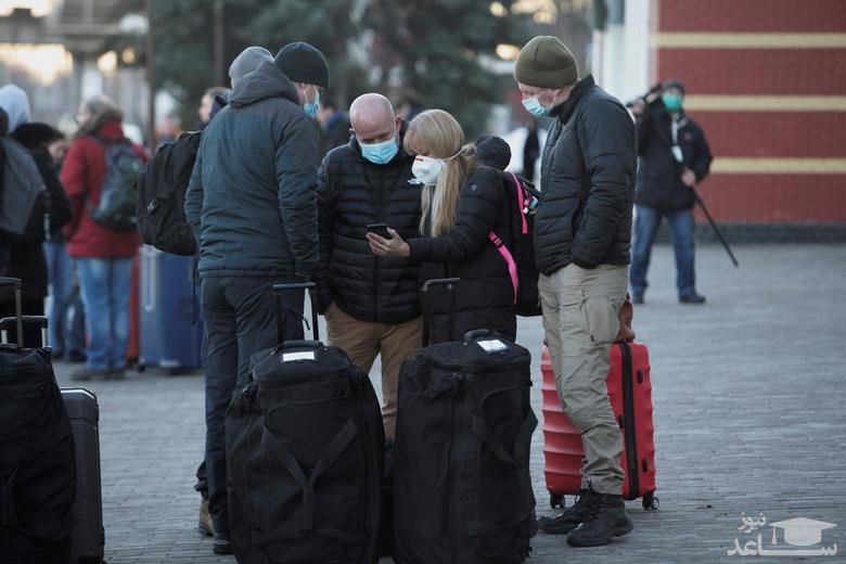 کارکنان سازمان "امنیت و همکاری اروپا" در حال ترک اوکراین در ایستگاه راه آهن شهر کی یف/ رویترز