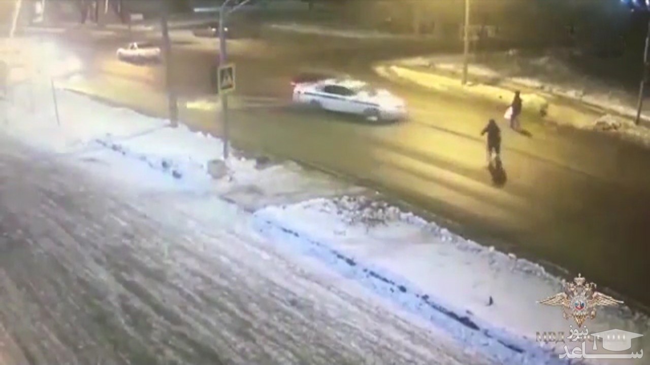 (فیلم) تصادف عمدی پلیس، جان عابران پیاده را نجات داد