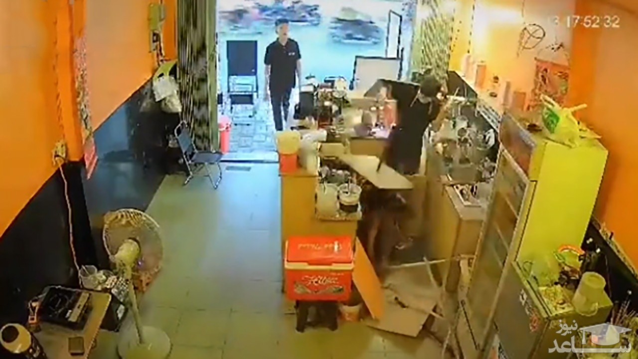 (فیلم) سقوط یک پیرزن از سقف فروشگاه