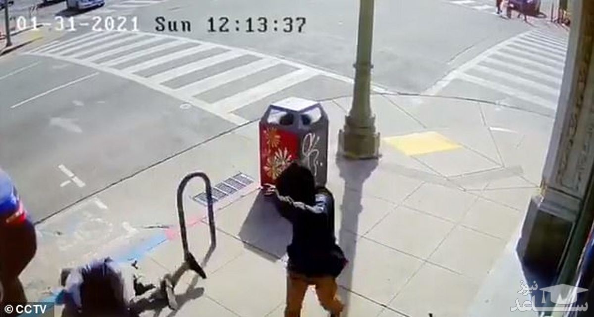 (فیلم) حمله مرد ناشناس به مردم در خیابان خبرساز شد