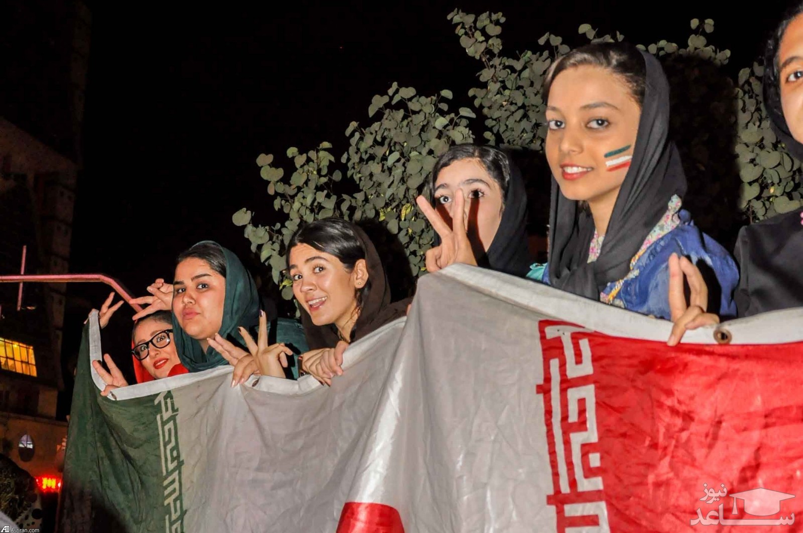 (تصاویر) شادی مردم ایران پس از برد ایران مقابل ولز با هر پوشش و اعتقادی