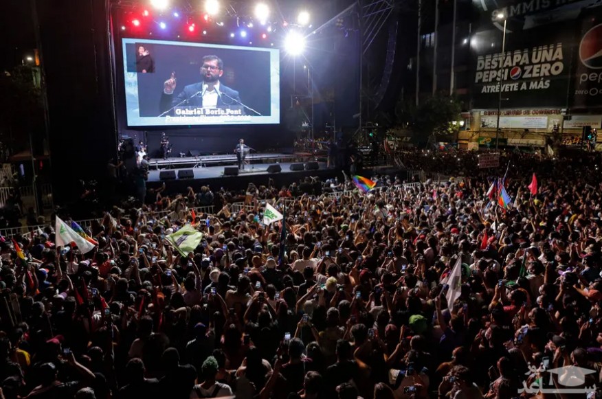 سخنرانی رییس جمهوری منتخب شیلی در جمع حامیانش در شهر سانتیاگو پس از اعلام پیروزی او در انتخابات ریاست جمهوری/ خبرگزاری فرانسه