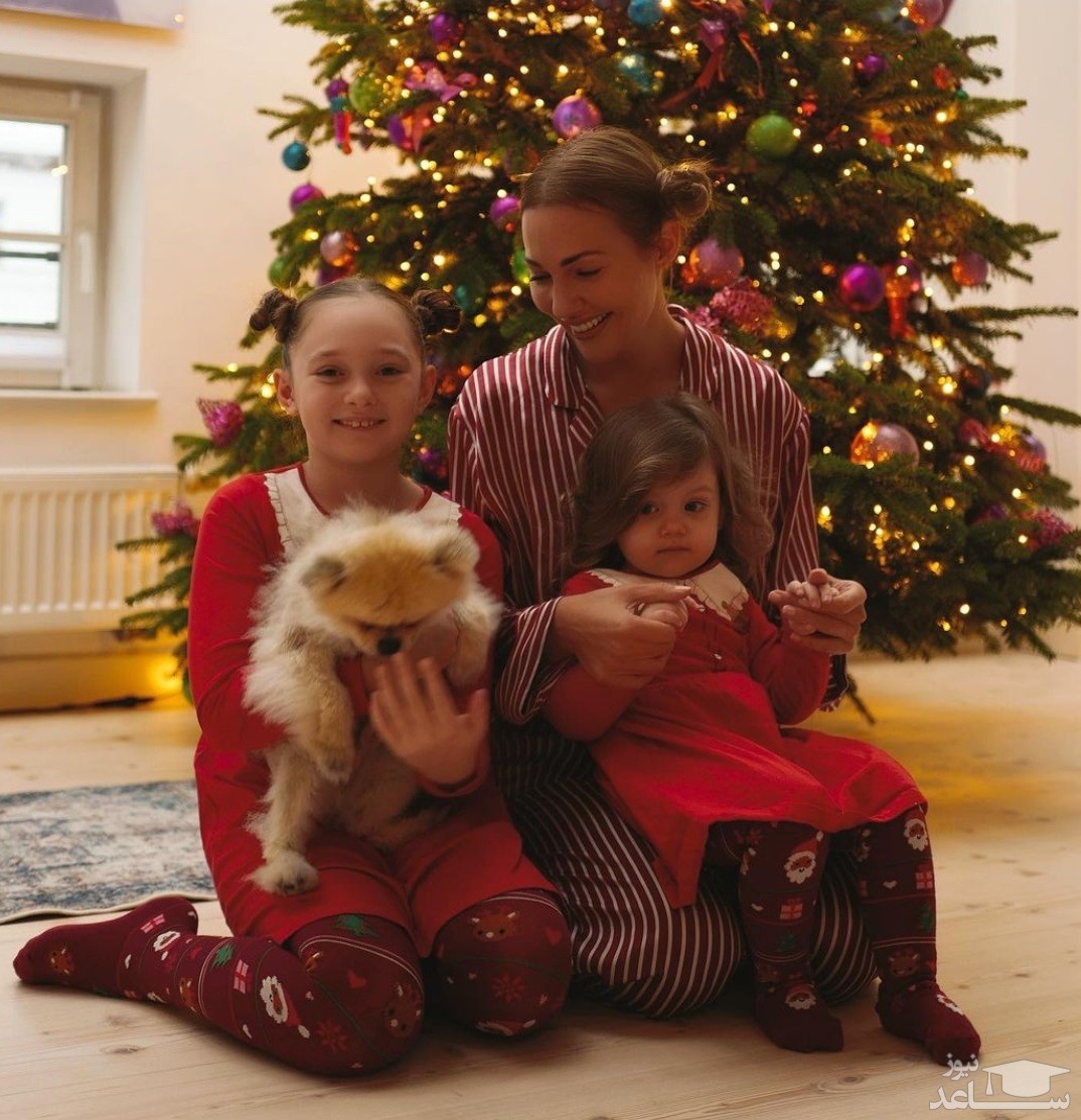 پوستر شب کریسمس مریم اوزرلی با دخترانش