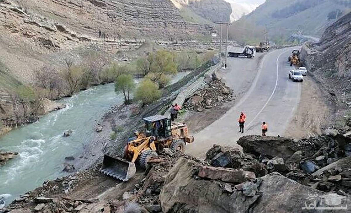 ریزش کوه در جاده چالوس