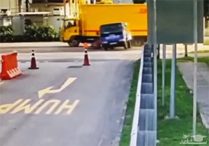 (فیلم) پرتاب شدن کارگران از قسمت بار کامیون، پس از تصادف دو خودرو 