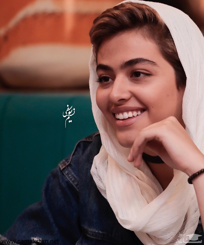 ژست عجیب ریحانه پارسا و مهدی کوشکی