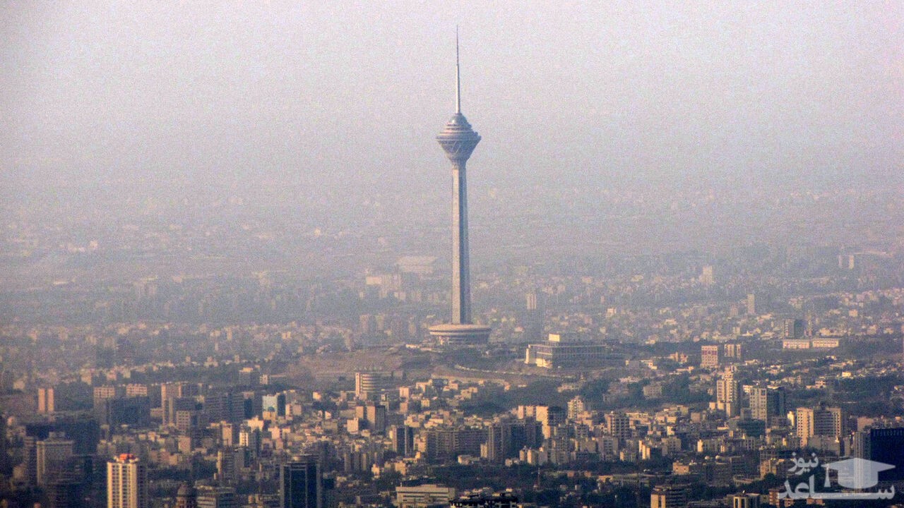 (فیلم) شدت آلودگی هوای تهران از بالای قله واریش با ارتفاع ۲۸۰۰ متری از سطح دریا