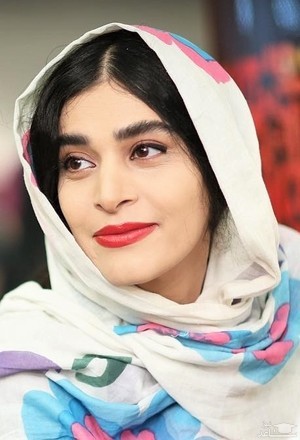 (عکس) بازی خانم بازیگر با عقاب در دستانش!