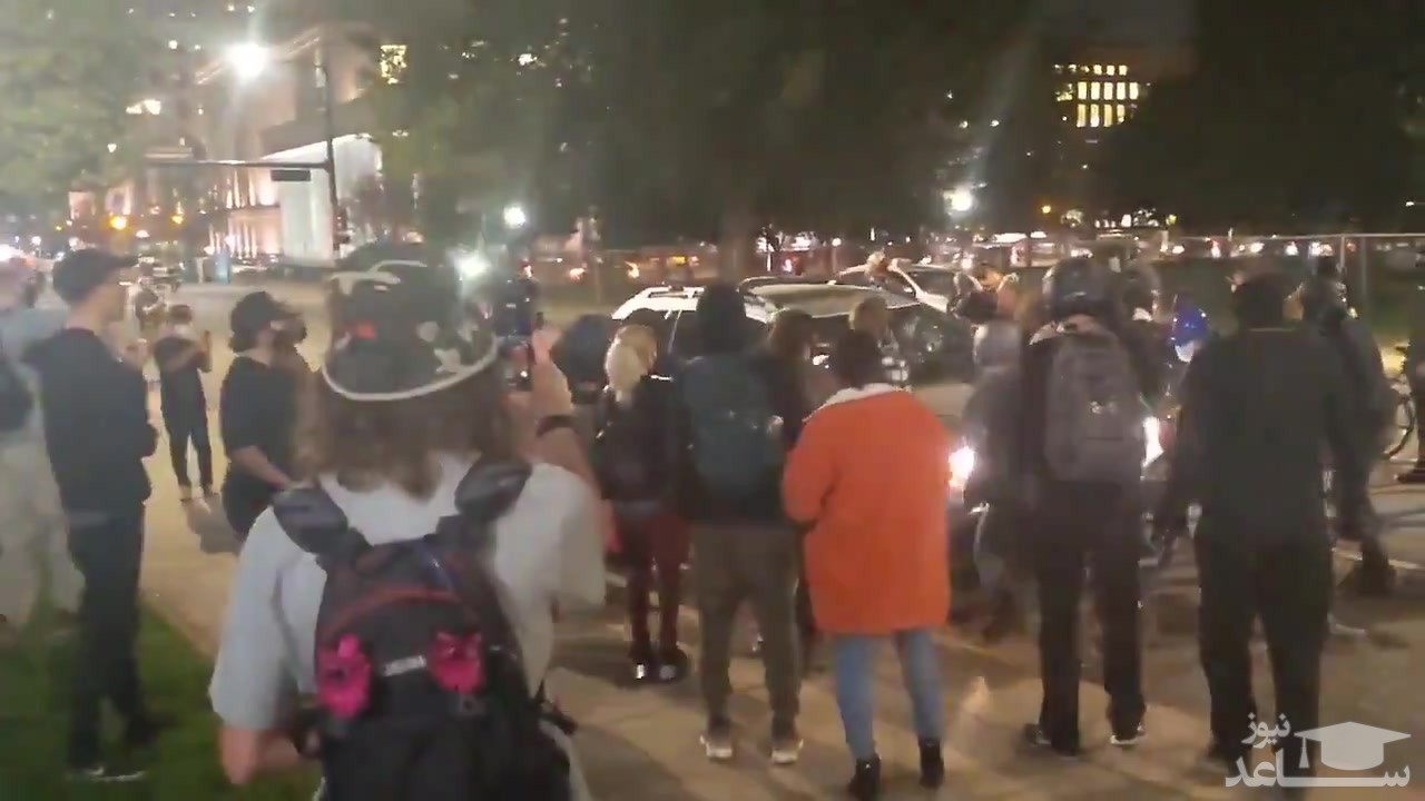 (فیلم) پلیس آمریکا با دوچرخه از روی یک معترض عبور کرد