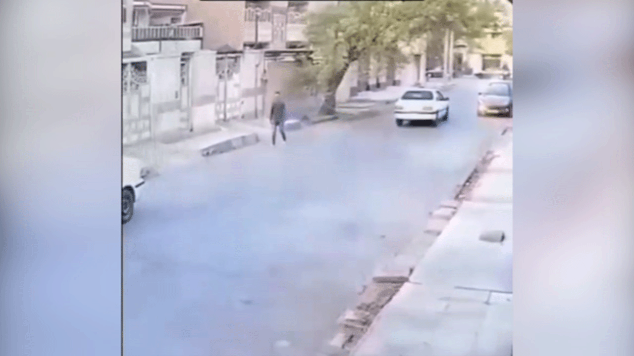 (فیلم) لحظه سرقت موبایل در خیابان/ راننده اهوازی که غافلگیر شد