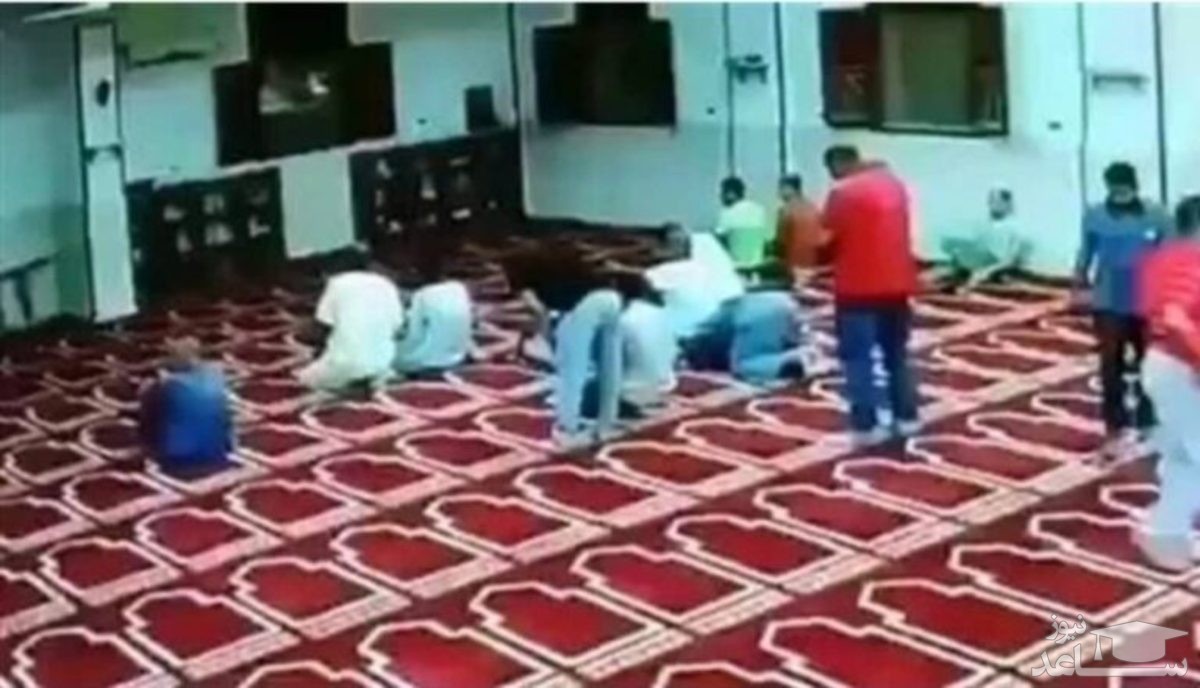 (فیلم) لحظه مرگ یک نمازگزار در مسجد