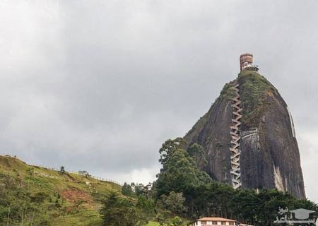 معرفی زیباترین صخره دنیا با منظره ای استثنایی