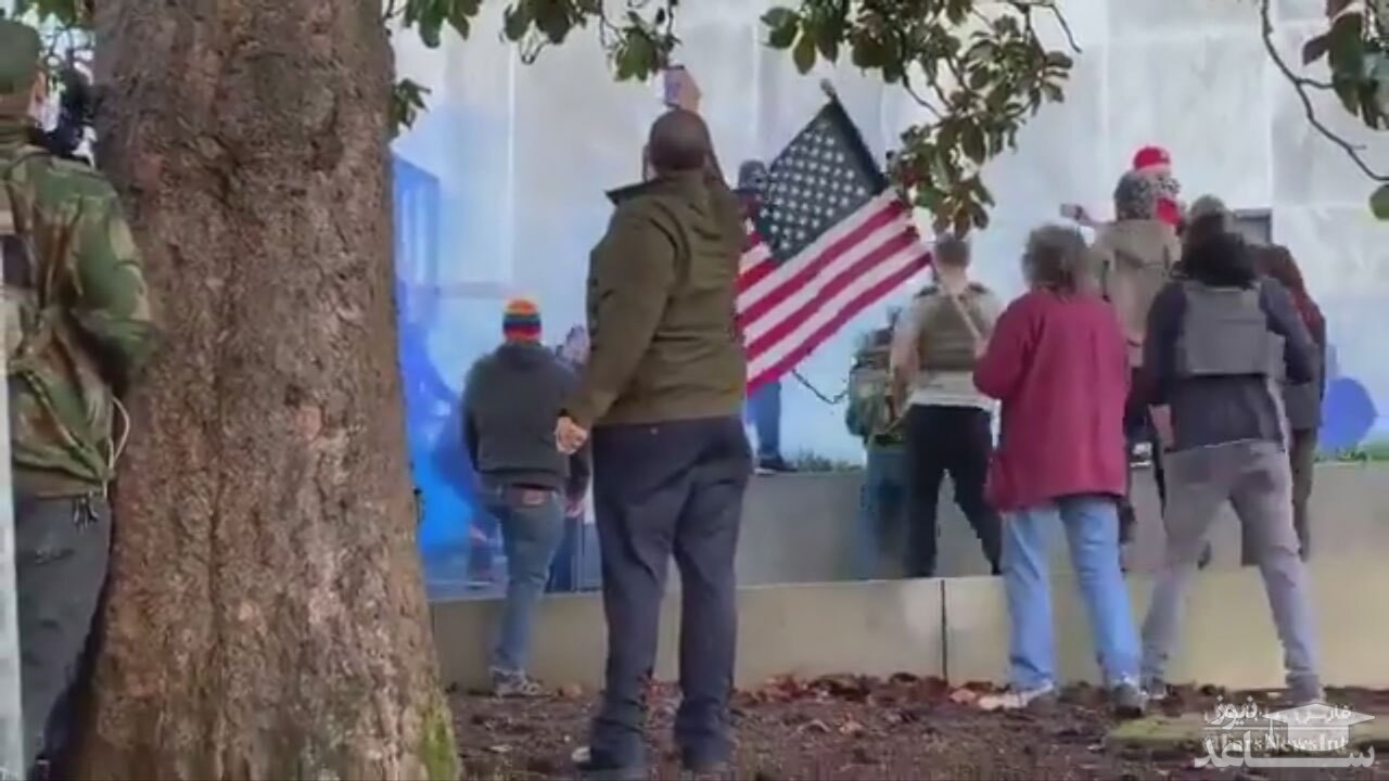 (فیلم) حمله طرفداران ترامپ به ساختمان کنگره ایالتی اورگن