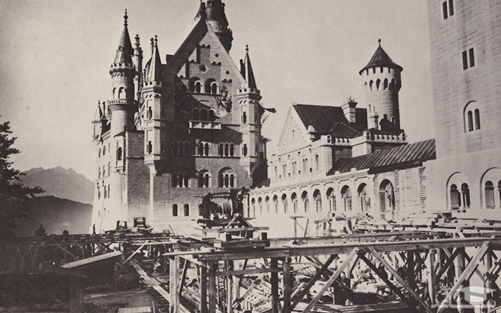 عکس قدیمی در حال ساخت قلعه نیوشوان اشتین