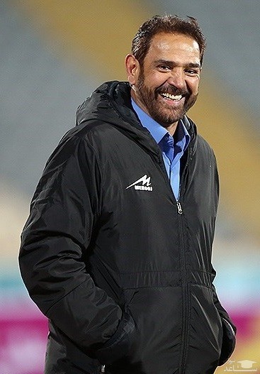 مصدوم شدن فیروز کریمی در بازی نفت و سپیدرود توسط هواداران !