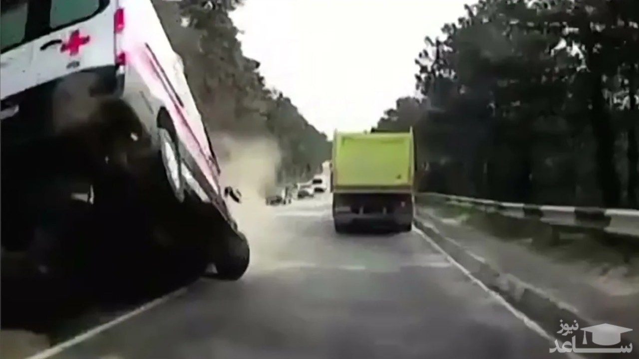 (فیلم) تصادف شاخ به شاخ آمبولانس با آئودی