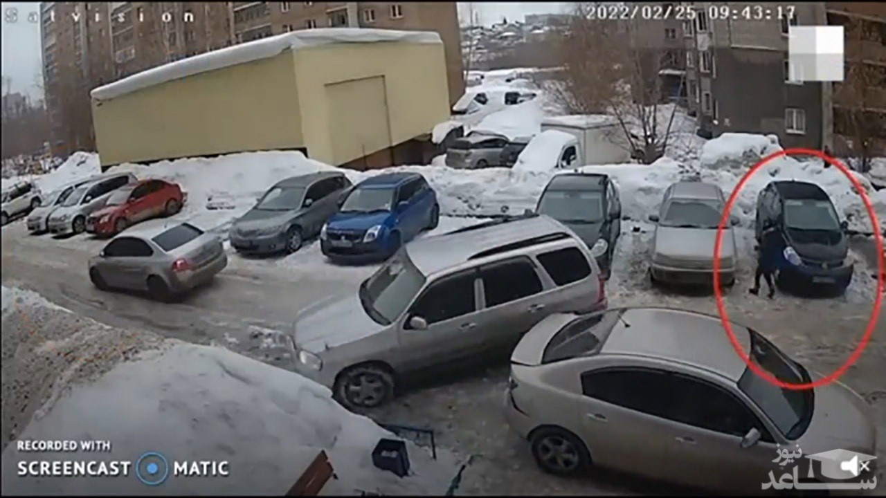 (فیلم) نجات معجزه آسای یک دختر روس از تصادف اتومبیل