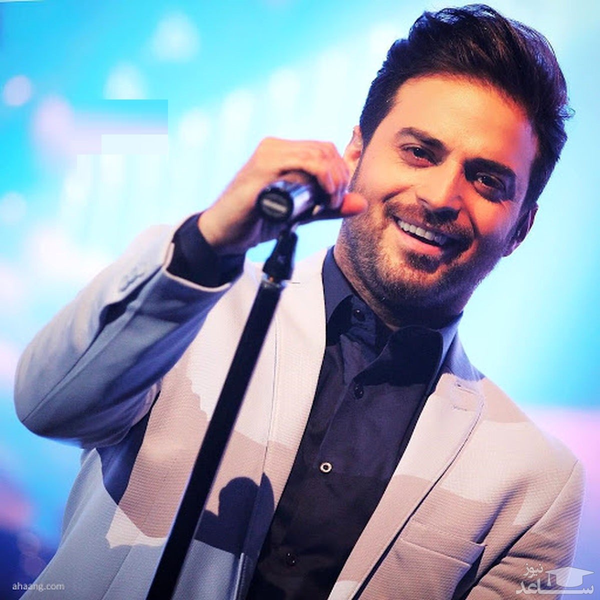 سلفی «بابک جهانبخش» با میز بیلیاردش در خانه