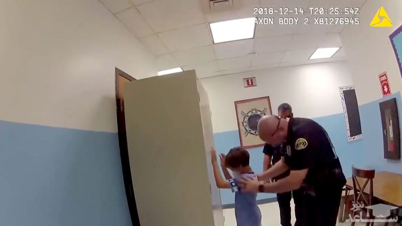 ویدئو جنجالی از دستبند زدن پلیس آمریکا به کودک
