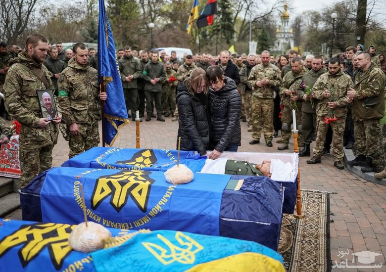 تشییع جنازه 4 سرباز گارد ملی اوکراین در شهر "کی یف" / رویترز