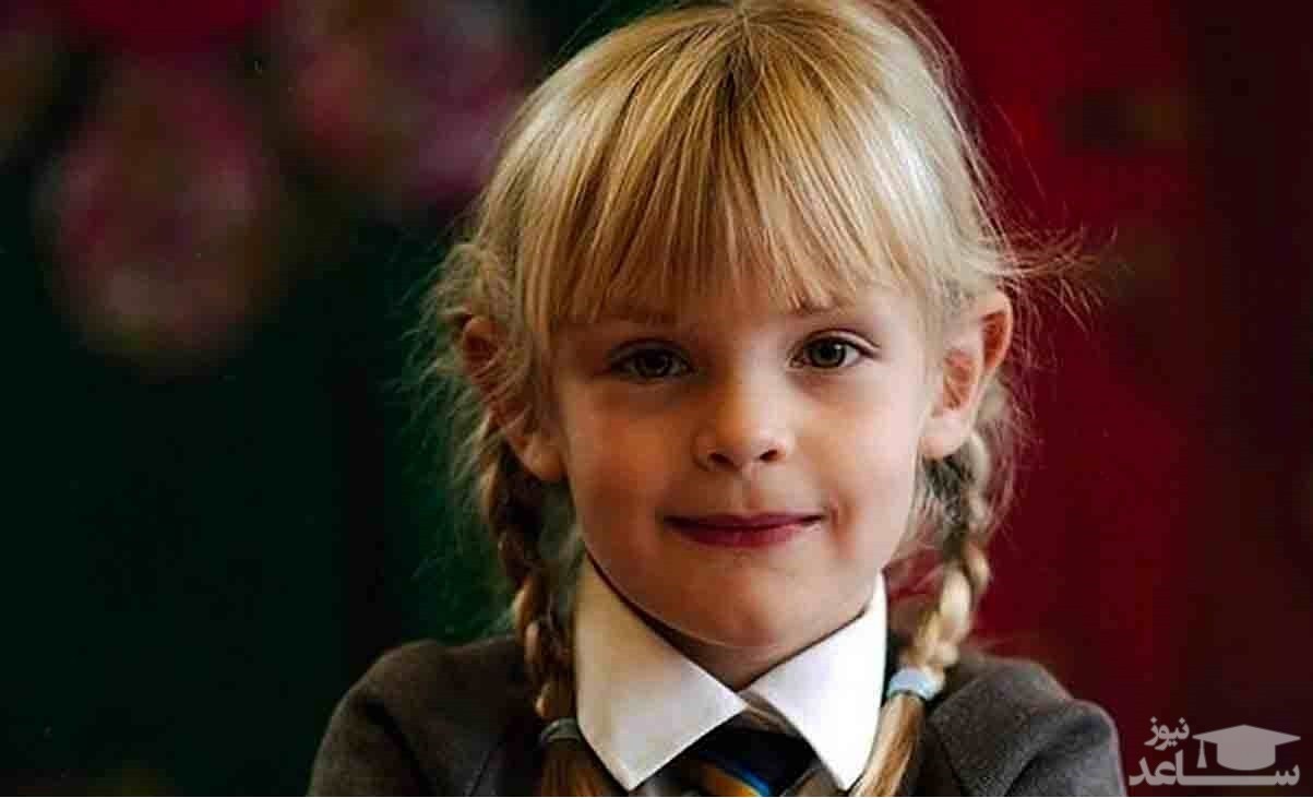 بریدن گلوی دختر مو طلایی مقابل چشمان مادرش