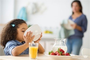 چگونه کودکان را به خوردن صبحانه تشویق و ترغیب کنیم؟