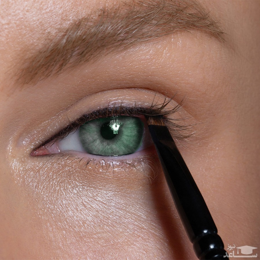 خط چشم کشیدن