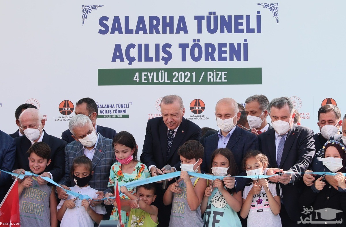 (فیلم) ضربه زدن اردوغان به سر کودک در یک مراسم جنجالی شد