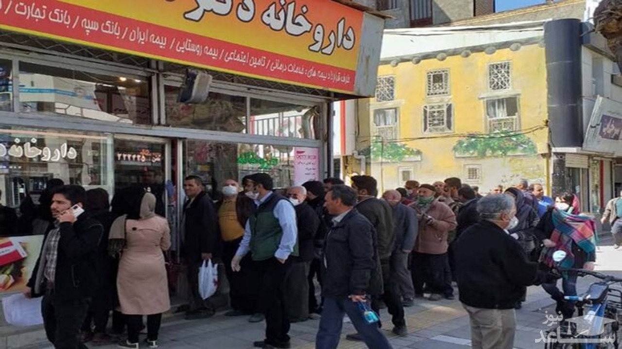 ازدحام در داروخانه‌ها با حذف دفترچه بیمه/ پزشکان زیر بار نرفتند، زورشان به داروخانه‌ها رسید