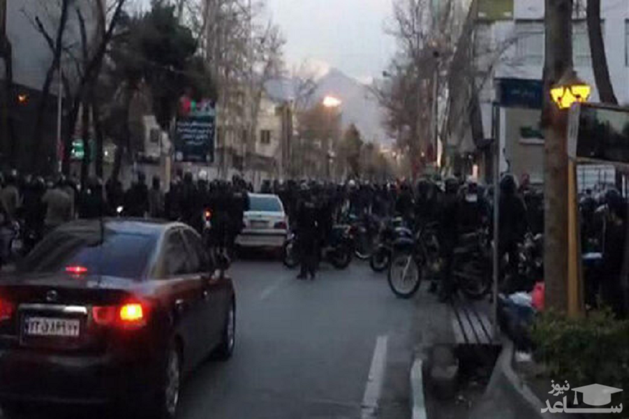 (فیلم) ضرب وشتم عوامل خبری صداوسیما در خیابان پاسداران تهران