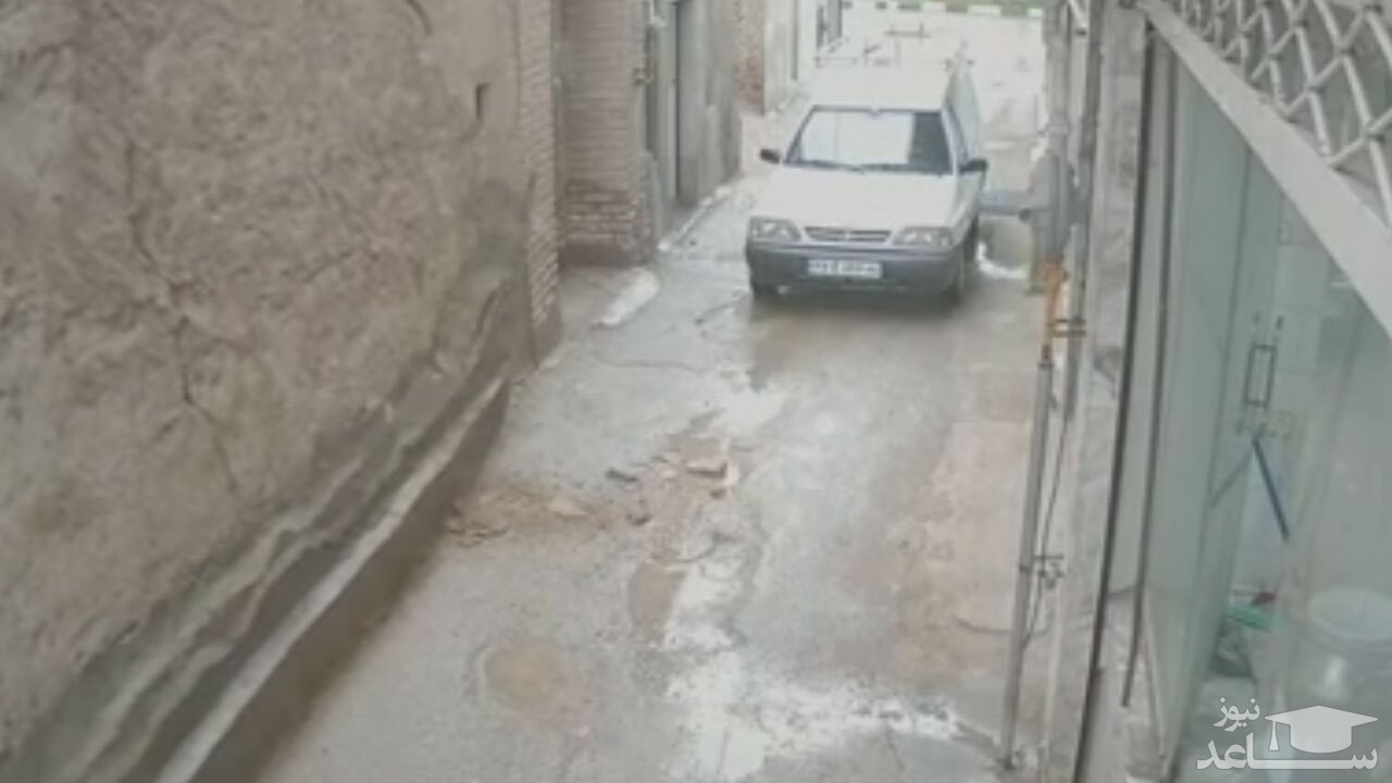 (فیلم) لحظه فرو ریختن وحشتناک دیوار در پی بارش شدید باران 