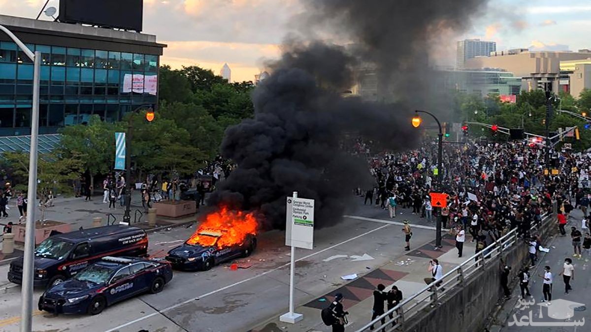 (فیلم) حمله خودرویی یکی از هواداران ترامپ به معترضین