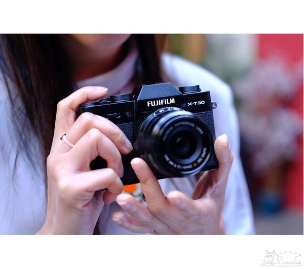 دوربین دیجیتال بدون آینه فوجی فیلم مدل X-T30 همراه با لنز